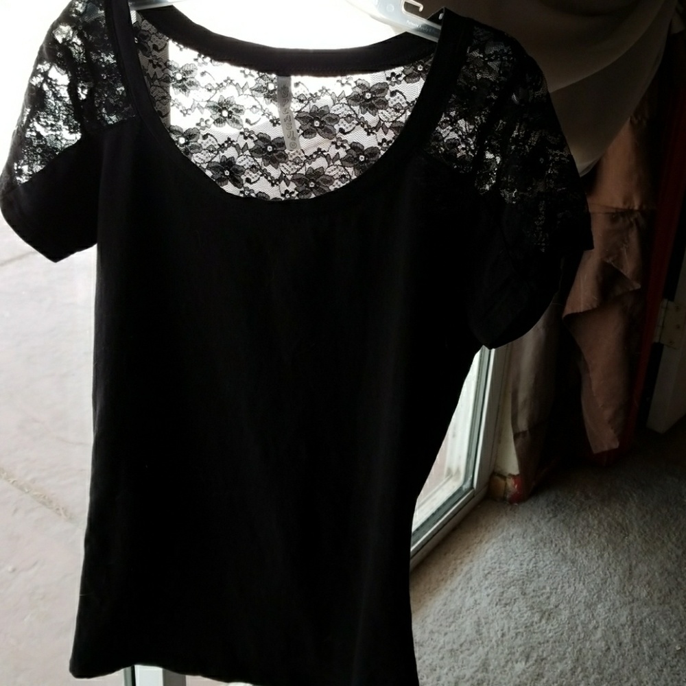 Black t shirt